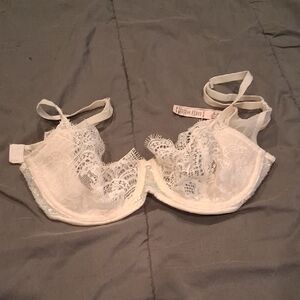 Victoria's Secret White Lace Underwire Bra